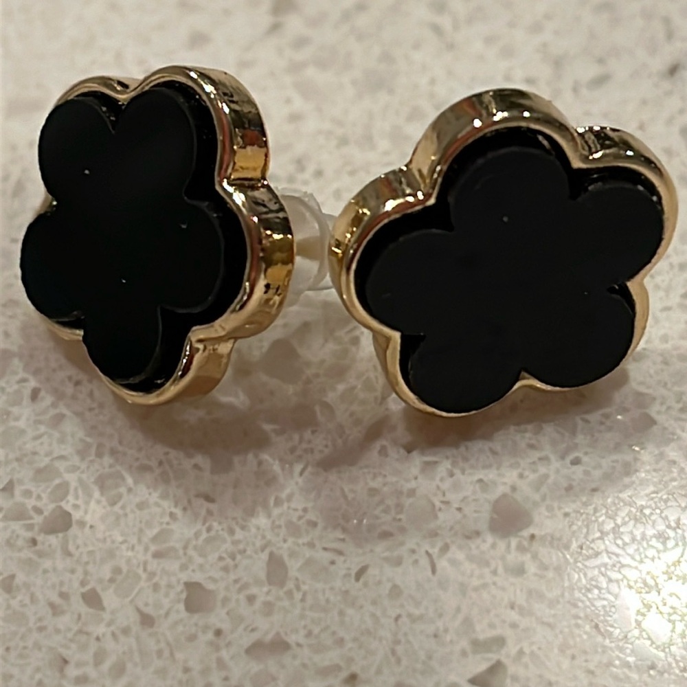 Flower charm earrings